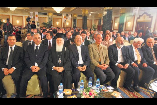 A panel discussion was held to discuss Gülen’s new book. Professor Mehmet Altan presided over the panel which many journalists, intellectuals and religious leaders, including İstanbul Greek Orthodox Patriarch Bartholomew, attended. (Photo: Today's Zaman)