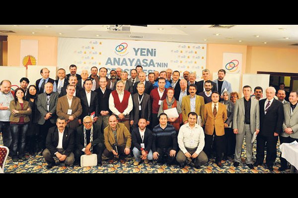 Intellectuals and legal experts discussed the constitutional drafting process during the 26th meeting of the Abant Platform. (Photo: Today's Zaman)