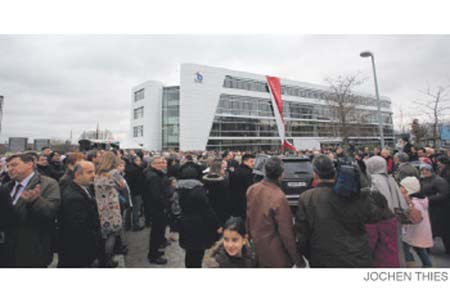 The new school building for the BiL Grammar School in Stuttgart officially opened in early January. The German-Turkish community turned out in great numbers to mark the occasion.