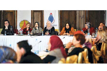 Journalists attended a major event the GYV held on the depiction of women in the Turkish media. (Photo: Today's Zaman)