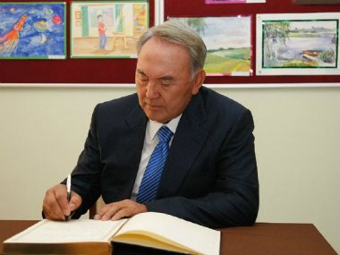 President Nazarbayev is signing guestbook at NurOrda International School