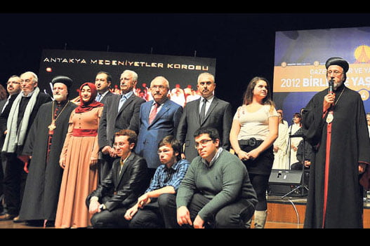 Joint project conducted by students from a Turkish high school and an Armenian high school received an award at a spectacular GYV award ceremony held in İstanbul last Sunday