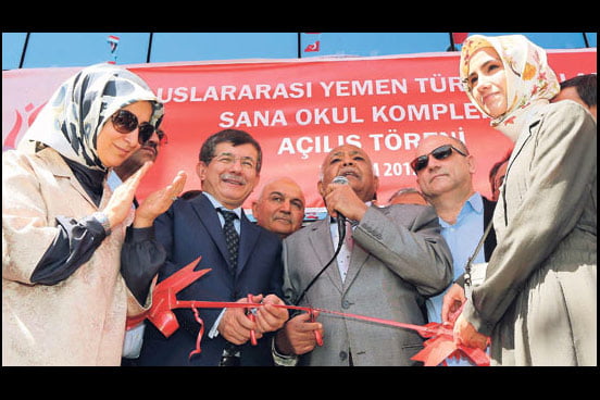 Foreign Minister Ahmet Davutoğlu (2nd from right) together with his spouse (1st from left) and Prime Minister Recep Tayyip Erdoğan’s daughter Sümeyye Erdoğan as well as Yemeni Prime Minister Muhammad Salim Ba-Sindwah attended the inauguration of the Turkish International School in Yemen on Sunday. (Photo: AA)