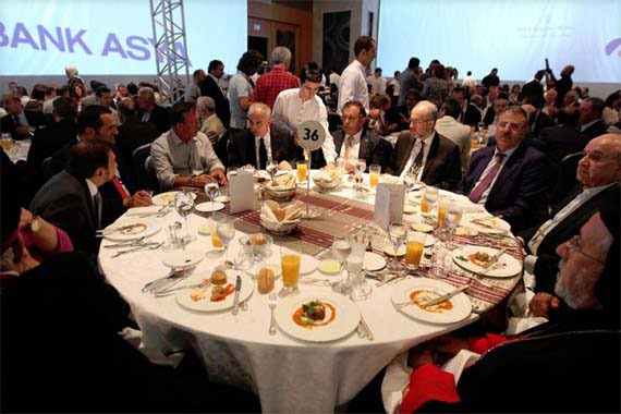 Many prominent figures sat around an iftar table together on Thursday night at an event held by the Journalists and Writers Foundation. (Photo: Cihan, Turgut Engin)