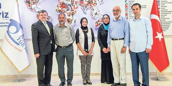 Prof. Yousuf Dadoo and his group from South Africa were welcomed in the Kimse Yok Mu office by Deputy Chairman Metin Çetiner. (Photo: Today's Zaman)