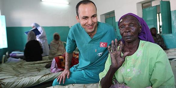 Turkish charity Kimse Yok Mu carried out 10,000 cataract surgeries on people in Sudan and other African countries in cooperation with other groups. (Photo: Cihan)