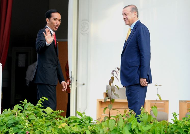 Indonesian President Joko Widodo with Turkish President Recep Tayyip Erdoğan during the latter’s state visit to Indonesia. (Photo source:  Cabinet Secretary websitego.id)