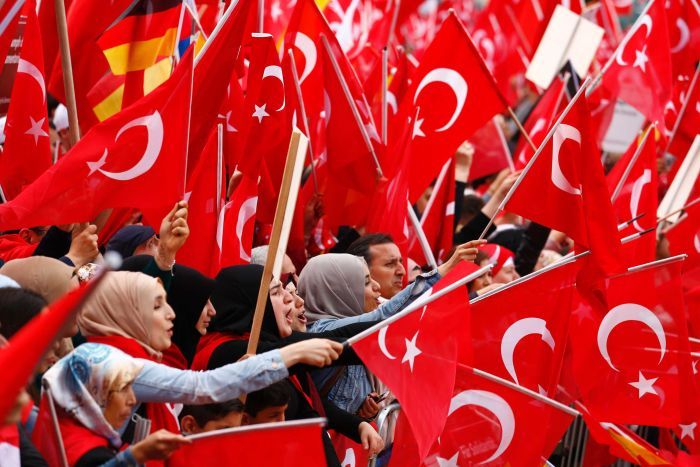 PHOTO: Gulen followers are harassed by supporters of Turkey's President Reccep Tayyip Erdogan. (Reuters: Thilo Schmuelgen)