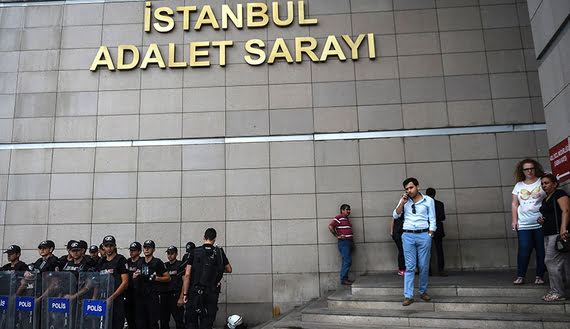 Turkish police stands guard in front of the Istanbul courthouse on July 20, 2016 following the military coup attempt of July 15.
Turkish President Recep Tayyip Erdogan was today to chair a crunch security meeting in Ankara for the first time since the failed coup, with tens of thousands either detained or sacked from their jobs in a widening purge. / AFP / BULENT KILIC        (Photo credit should read BULENT KILIC/AFP/Getty Images)