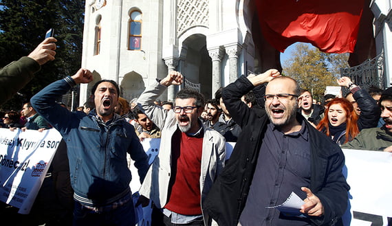 Demonstrators shout slogans during a protest against a purge of thousands of education staff since an attempted coup in July, in front of the main campus of Istanbul University at Beyazit square in Istanbul, Turkey, November 3, 2016. REUTERS/Osman Orsal