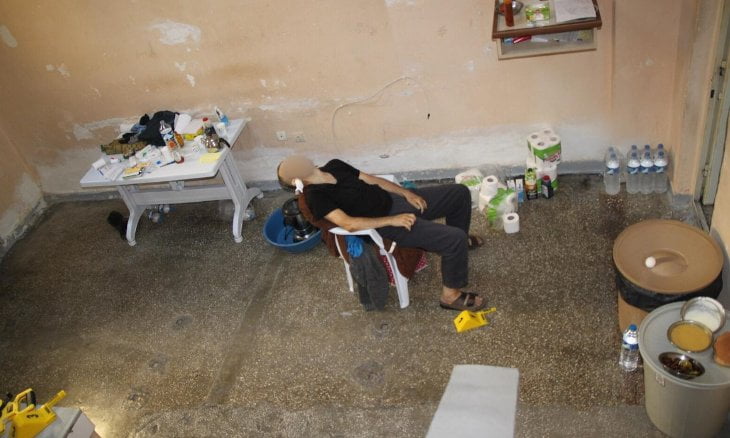 Pictures from Mustafa Kabakçıoğlu’s prison cell in the northern province of Gümüşhane showed his dead body on a plastic chair in filthy surroundings, prompting deputies to question prison conditions.